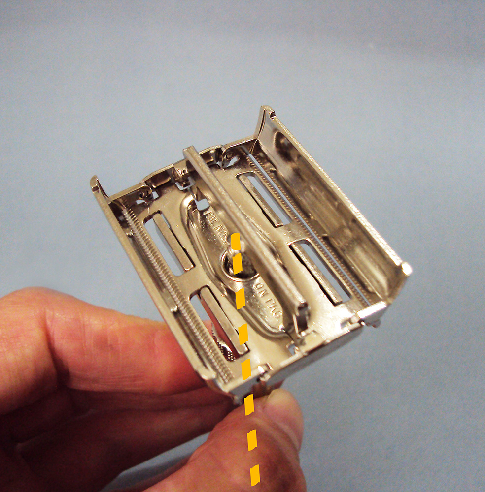 How to clean your safety razor